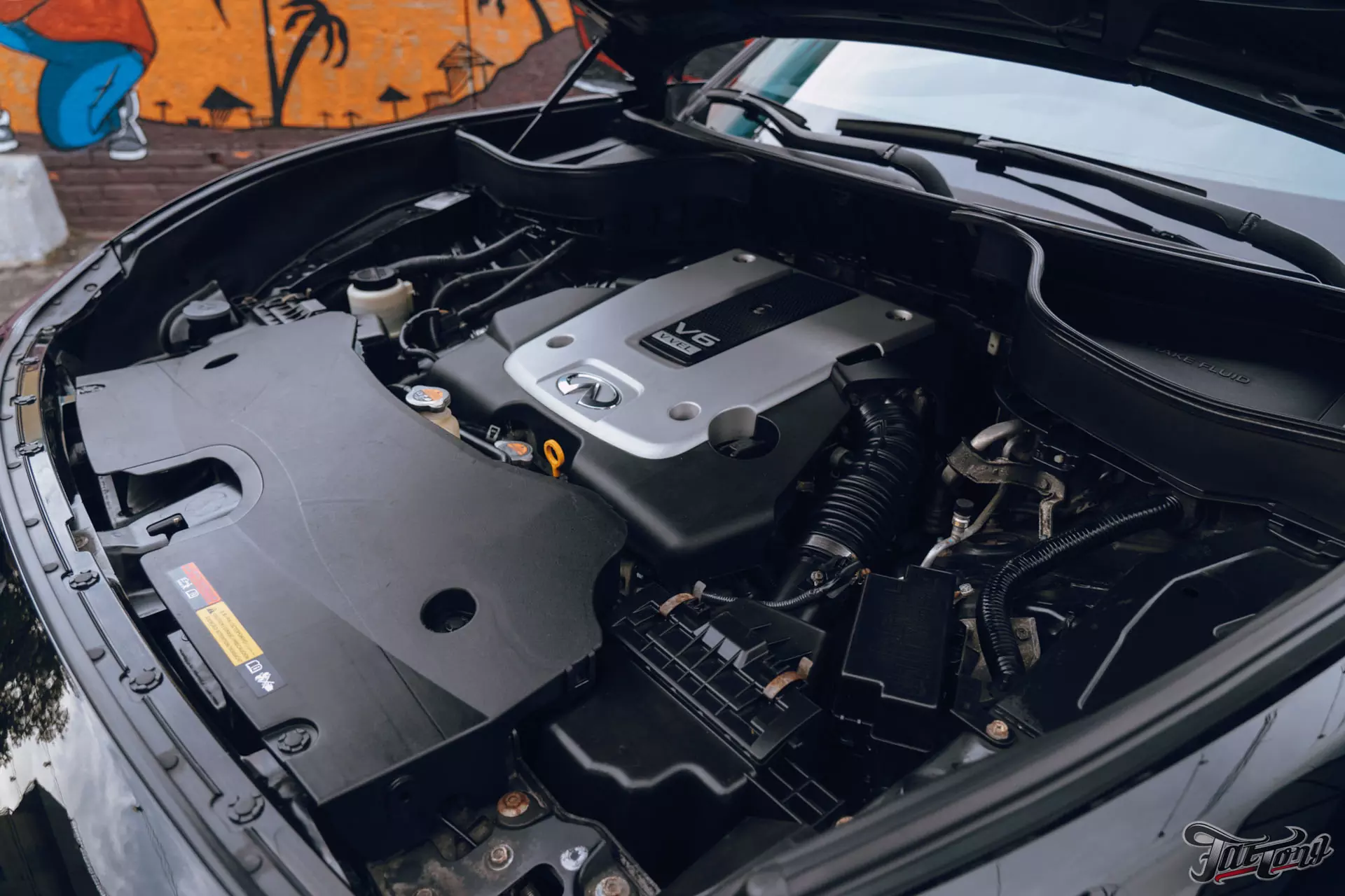 Infiniti QX70. Полировка кузова+керамика. Мойка подкапотного пространства. Химчистка салона. Окрас дисков